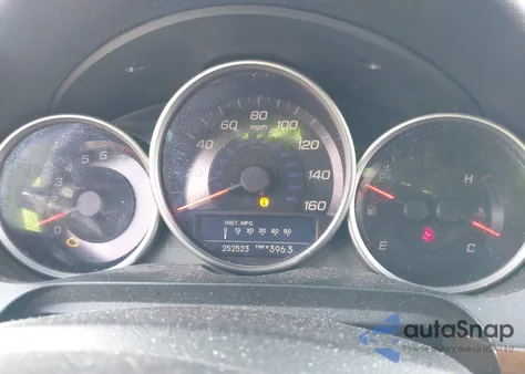 2005 Acura Rl 3.5 z USA, uszkodzony, nr VIN JH4KB16545C010739